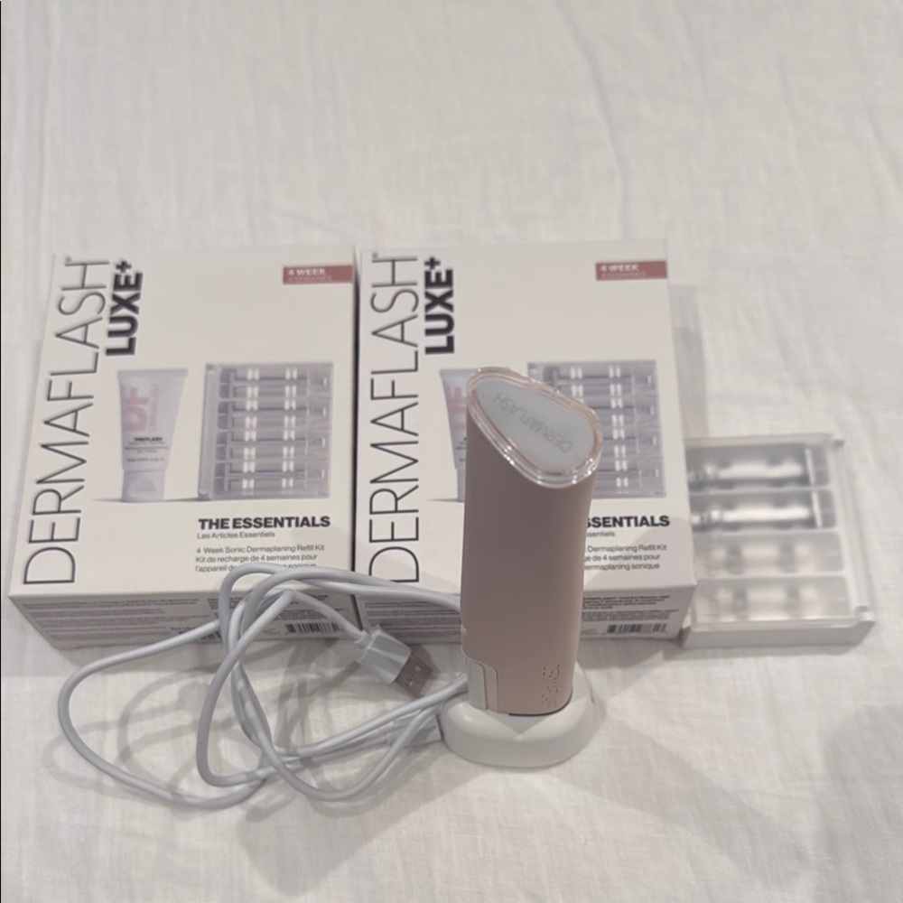 Dermaflash Luxe+ Exfoliation Device in Pink